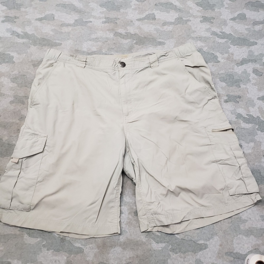 Columbia Shorts Mens 40x10 Green Omni Shade‎ Cargo Pockets Outdoors Hiking